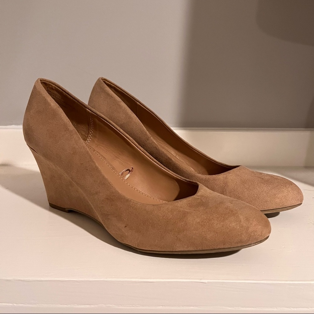 Merona Size 8 Faux Suede Brown Wedges